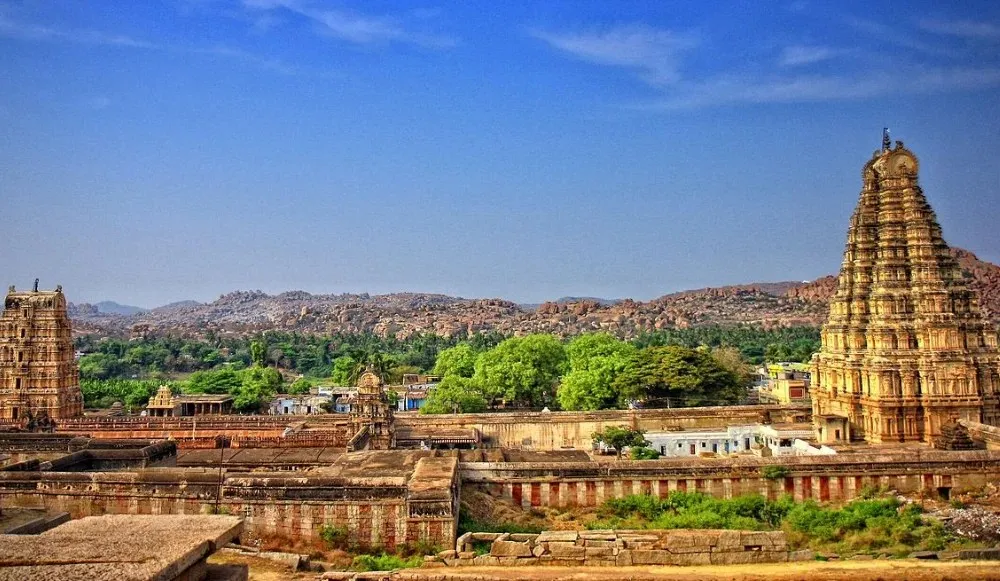 Virupaksha temple famous in Hampi